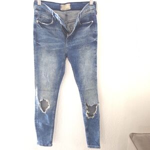 Free People Size 25 Distressed Busted Knee Blue Skinny Jeans Damaged